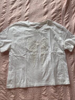 Girls' White Short-Sleeve Tee with Lace Bow Detail